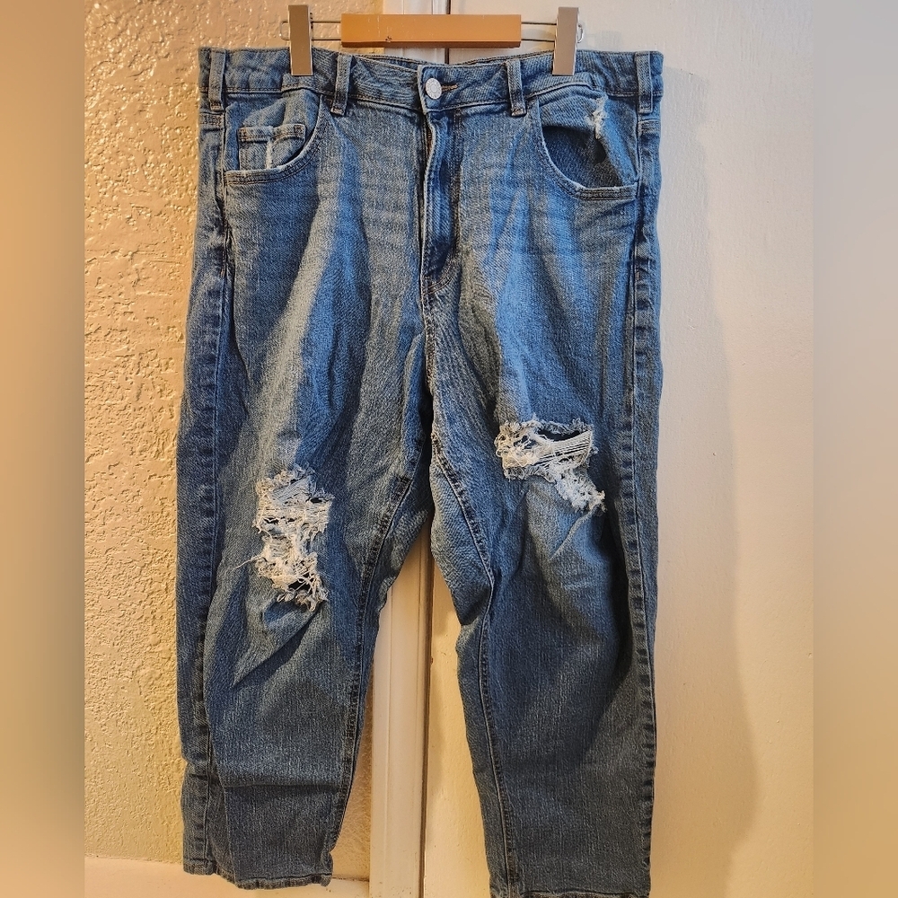 Grand Beach Club- Distressed Straight Leg Jean